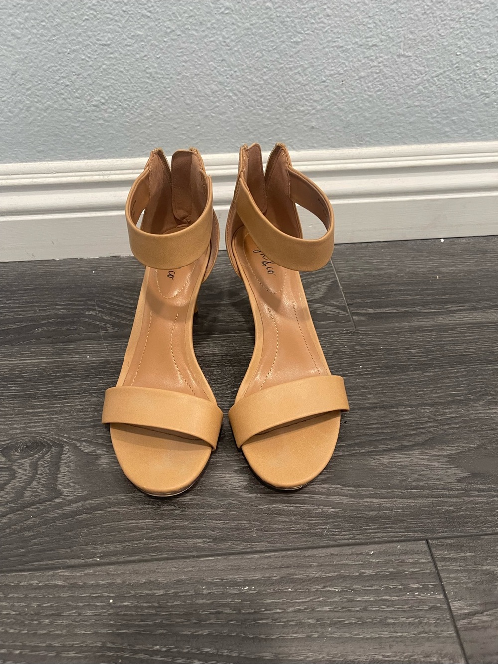 Women's Ankle Strap Block Heel Sandals in Tan